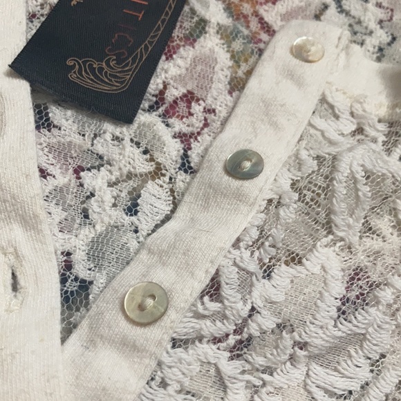 Free People, New Romantics small lace top in off-white - Picture 3 of 6